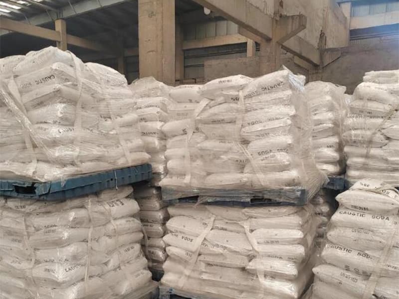 片碱发货现场